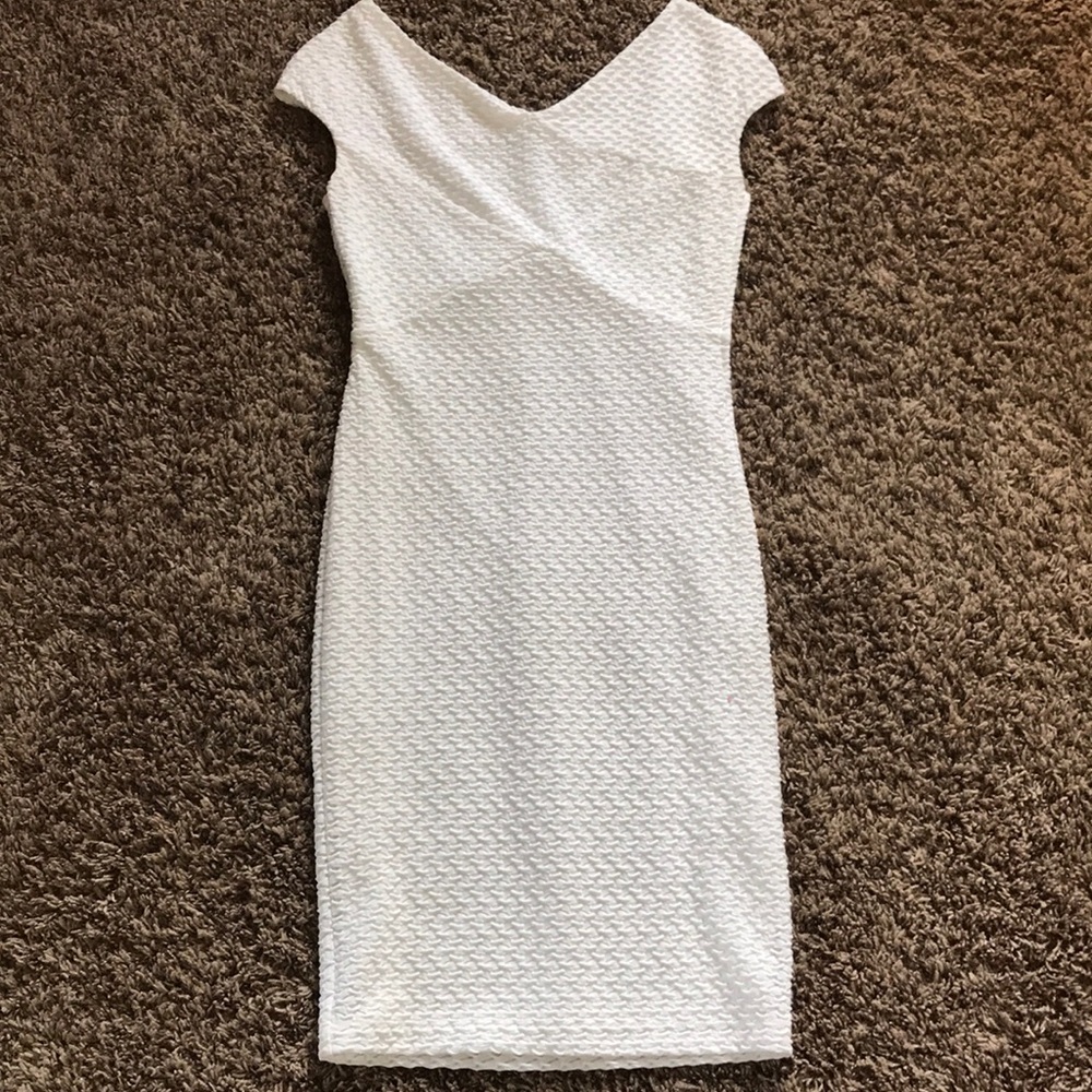 White valve length dress